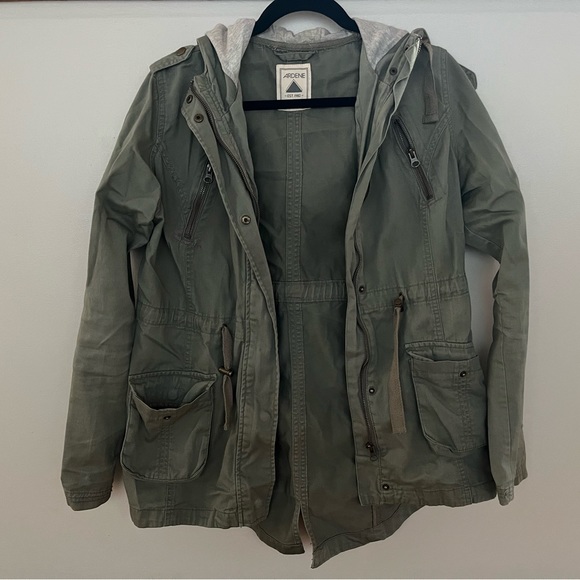 Meet your Posher, Ali - Picture 2 of 7